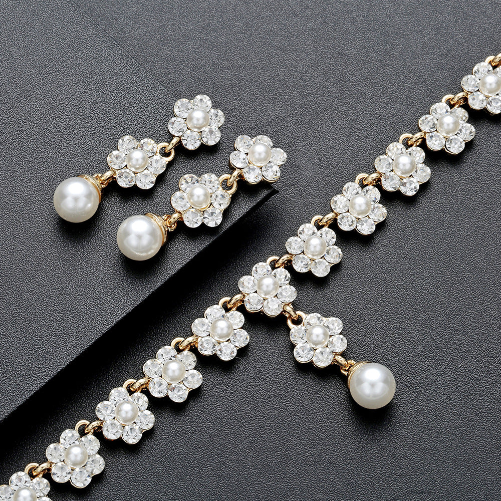 Conjunto de collar y pendientes de aleación minimalista con incrustaciones de perlas y flores