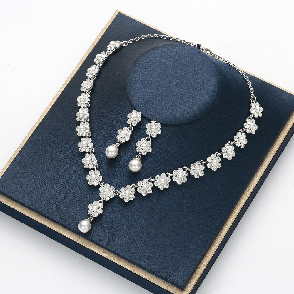 Conjunto de collar y pendientes de aleación minimalista con incrustaciones de perlas y flores