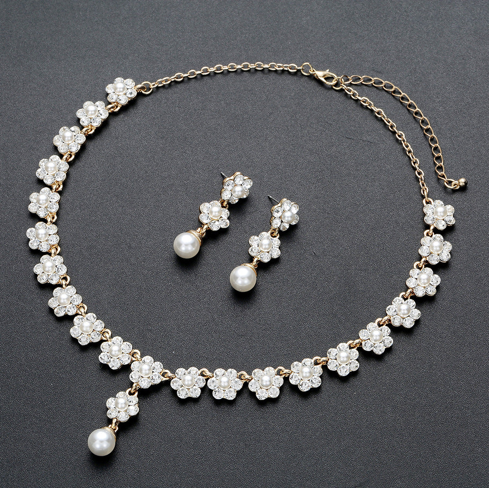 Conjunto de collar y pendientes de aleación minimalista con incrustaciones de perlas y flores