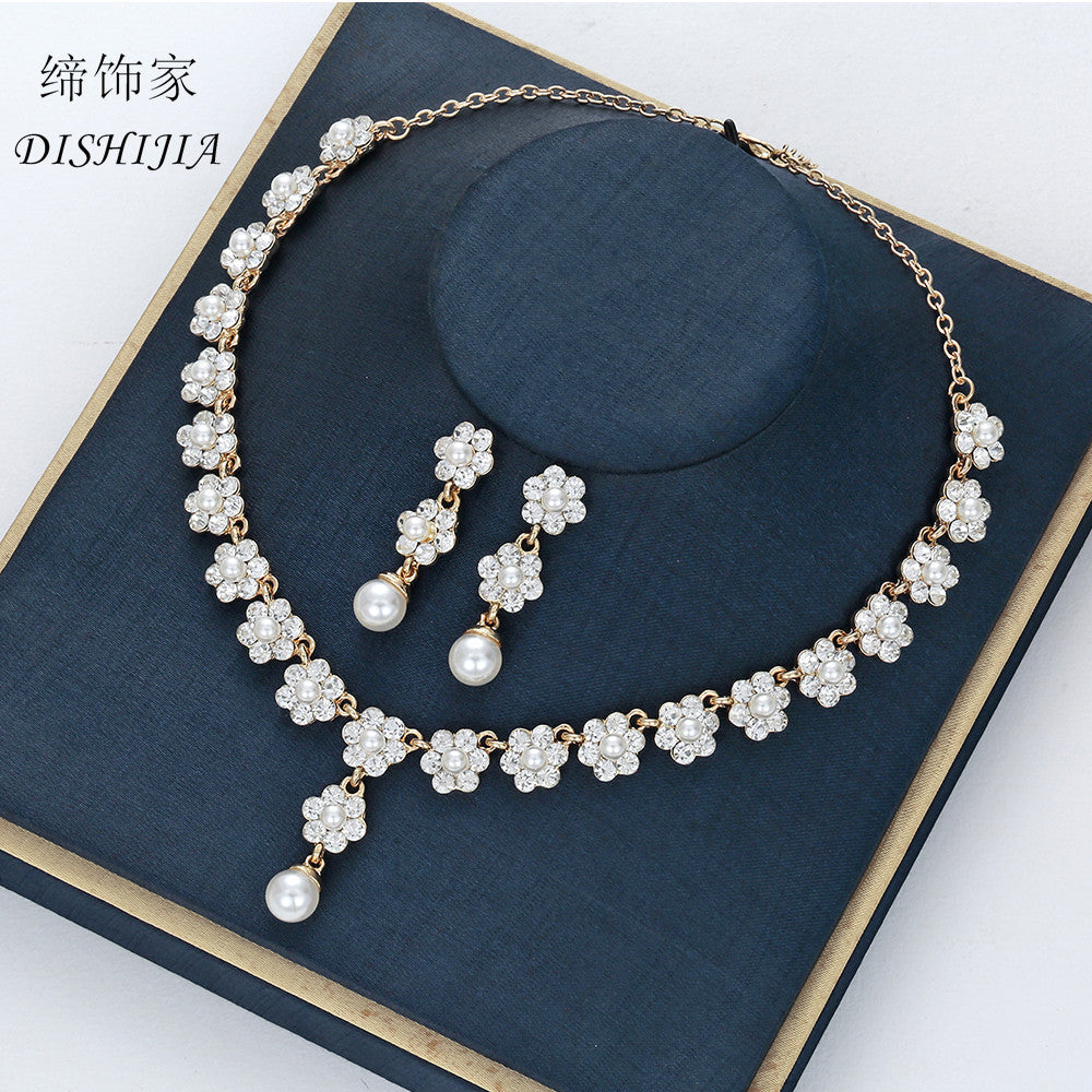 Conjunto de collar y pendientes de aleación minimalista con incrustaciones de perlas y flores