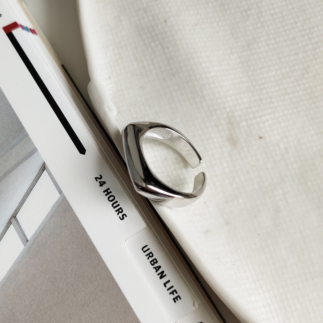 Anello da Donna Minimalista Streetwear in Argento Sterling 925 Lucidato con Geometria Rotonda