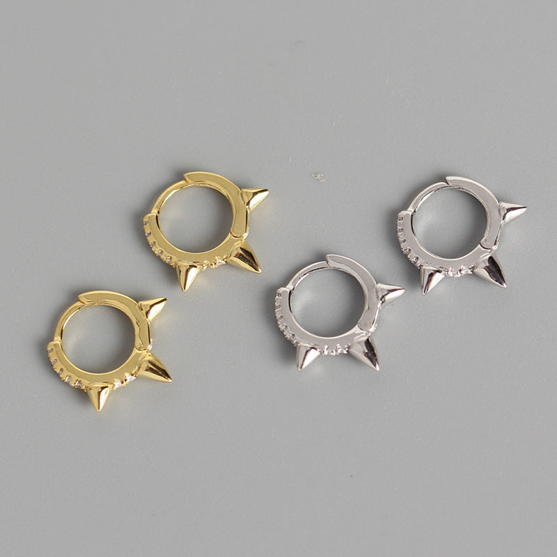 Orecchino a polsino da donna minimalista punk geometrico in argento sterling 925 con strass e borchie