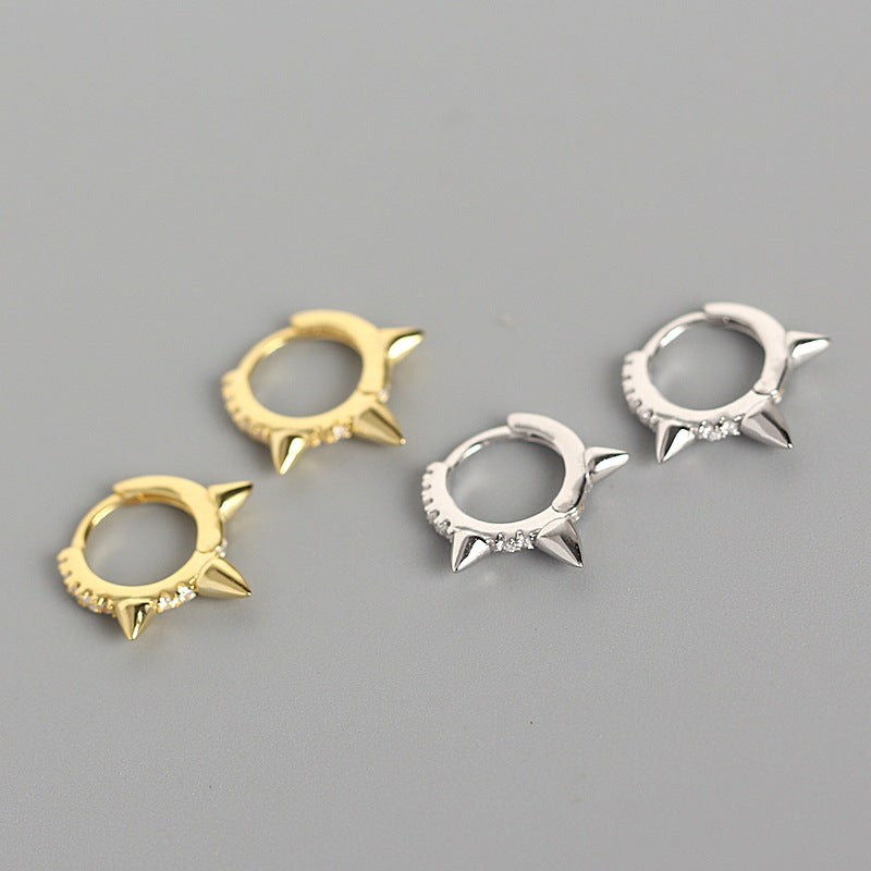 Orecchino a polsino da donna minimalista punk geometrico in argento sterling 925 con strass e borchie