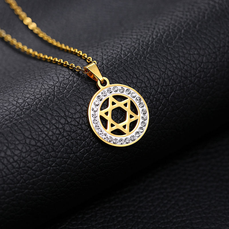 Collana con ciondolo esagonale geometrico in acciaio inossidabile con catena a O placcata sottovuoto