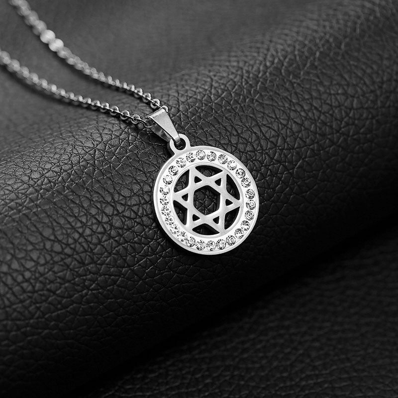 Collana con ciondolo esagonale geometrico in acciaio inossidabile con catena a O placcata sottovuoto