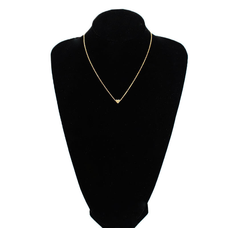 Minimalist Heart Pendant Necklace for Women Short Clavicle Chain Alloy Cross Link Necklace