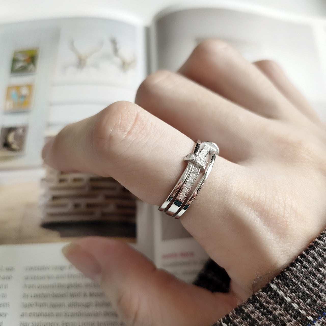 Anello minimalista placcato in argento sterling 925 con strass a forma geometrica