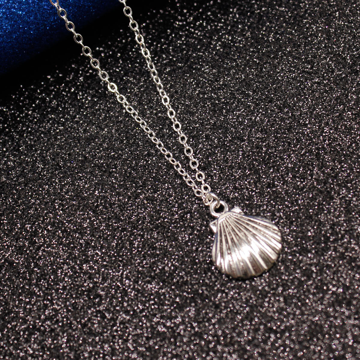 Minimalist Alloy Geometric Shell Pendant Necklace for Women Cross Chain