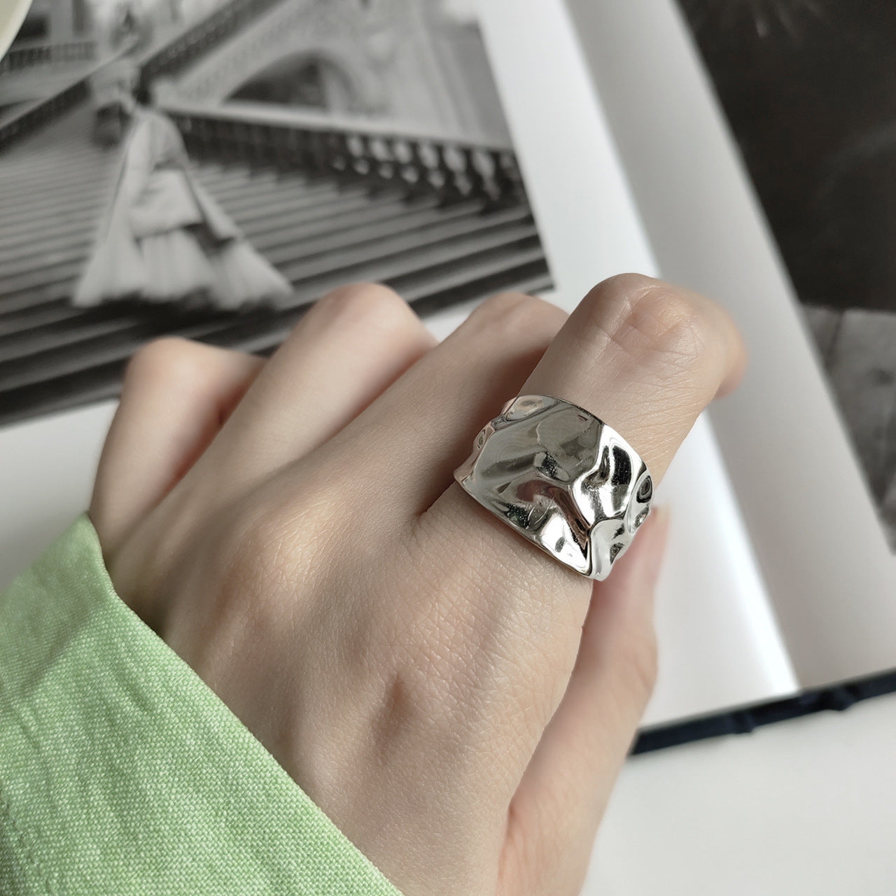 Anillo de Lujo de Plata de Ley 925 con Incrustaciones Geométricas de Corazón Asimétrico para Mujer