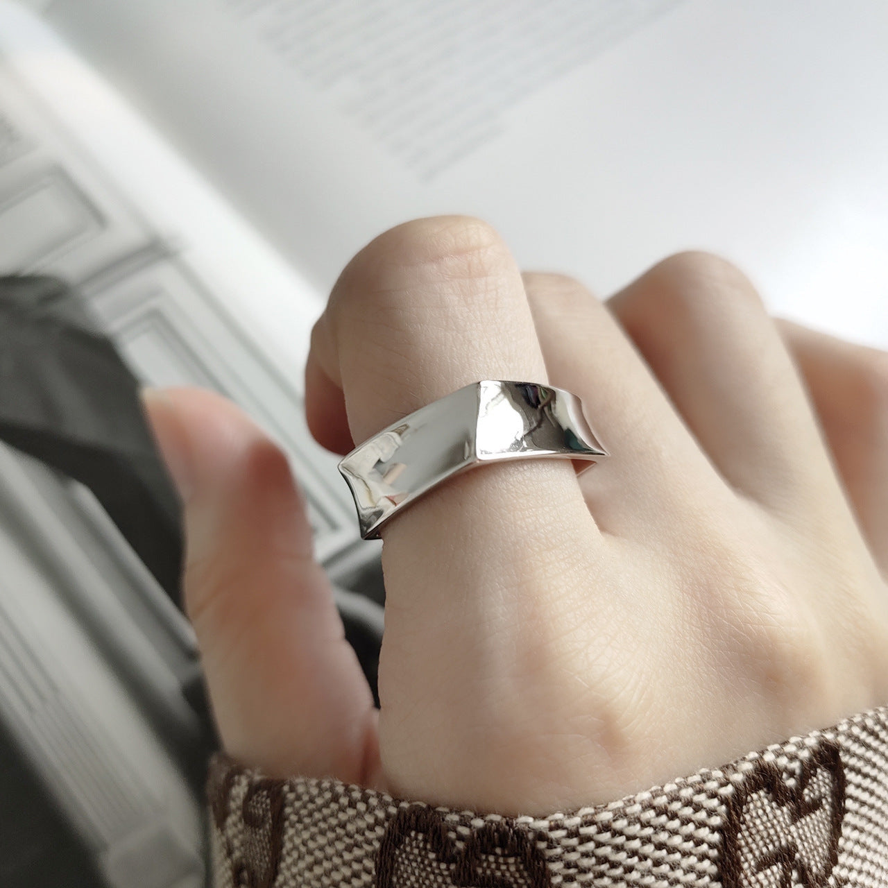 Anello Minimalista Geometrico Placcato in Argento Sterling 925