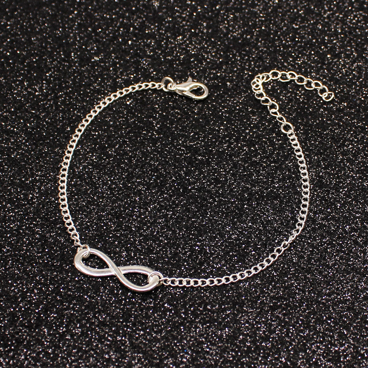 Vintage Number 8 Infinity Symbol Alloy Bracelet for Women Retro Fashion Jewelry Minimalist Hand Chain