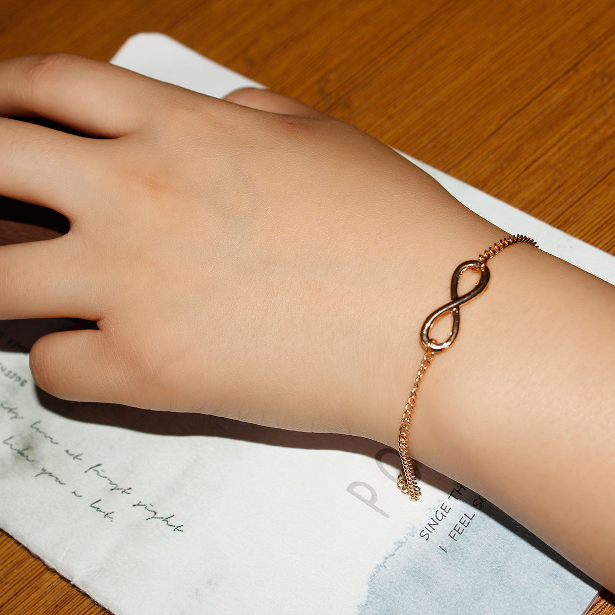 Vintage Number 8 Infinity Symbol Alloy Bracelet for Women Retro Fashion Jewelry Minimalist Hand Chain