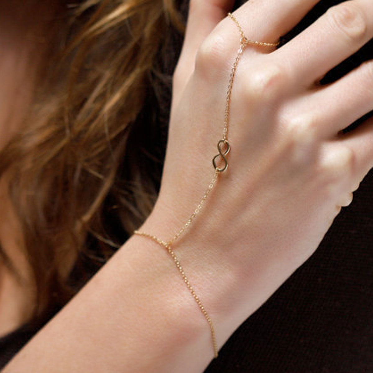 Lucky Number 8 Finger Link Bracelet for Women Roman Numeral 8 Chain Jewelry Gift