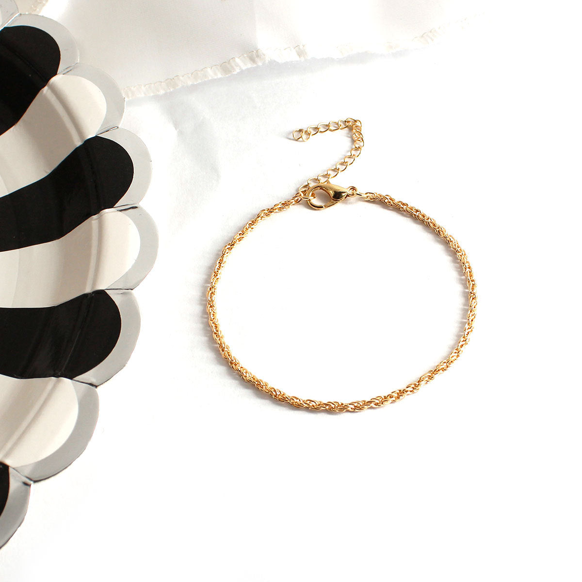 Geometric Style Alloy Bracelet for Women Fashion Jewelry Minimalist Hand Chain Accessory
