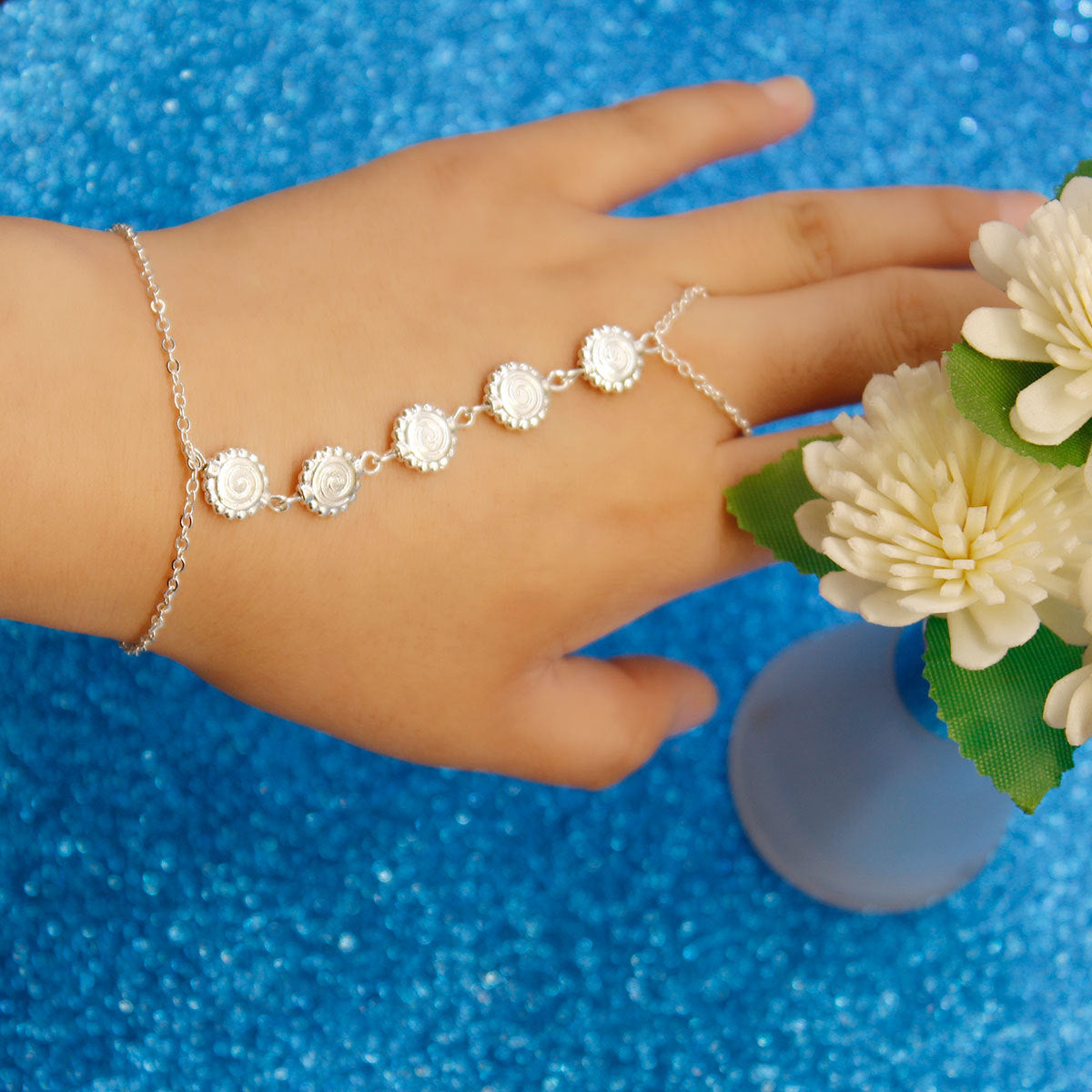 Geometric Threaded Lace Pendant Finger Bracelet for Women Alloy Jewelry Accessory