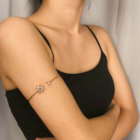 Pulsera geométrica individualista de aleación chapada con sol y luna para mujer