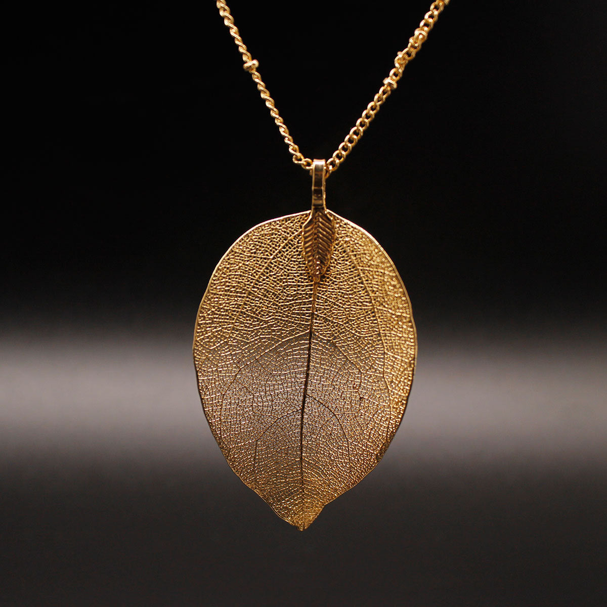 Minimalist Individualistic Plated Alloy Leaf Necklace for Women