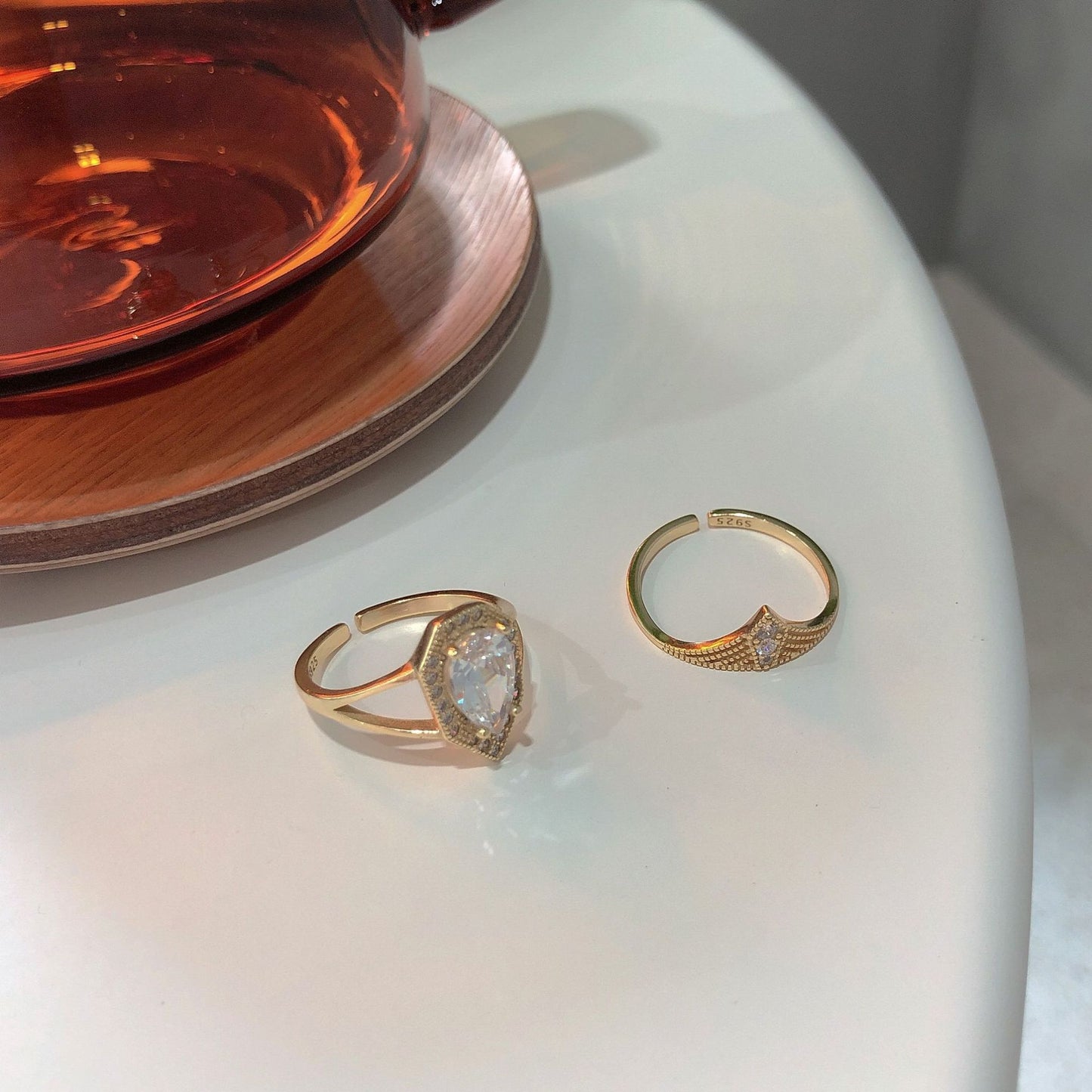 Anello placcato in argento sterling 925 con zirconi cubici, dal design geometrico minimalista e vintage