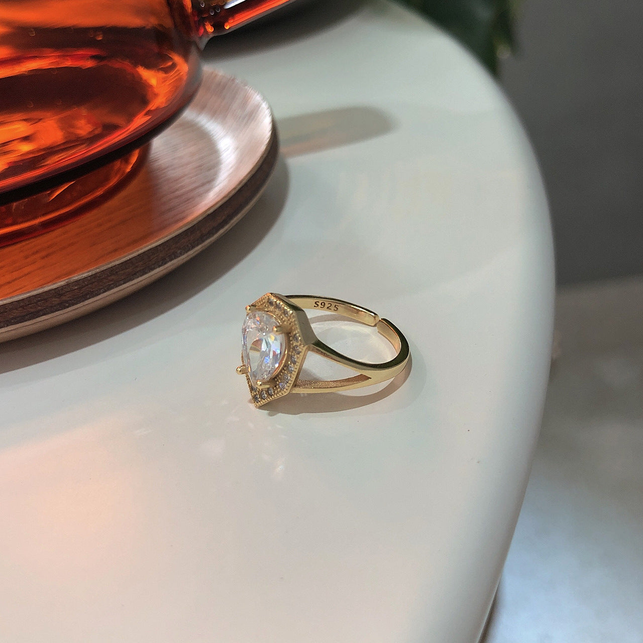 Anello placcato in argento sterling 925 con zirconi cubici, dal design geometrico minimalista e vintage