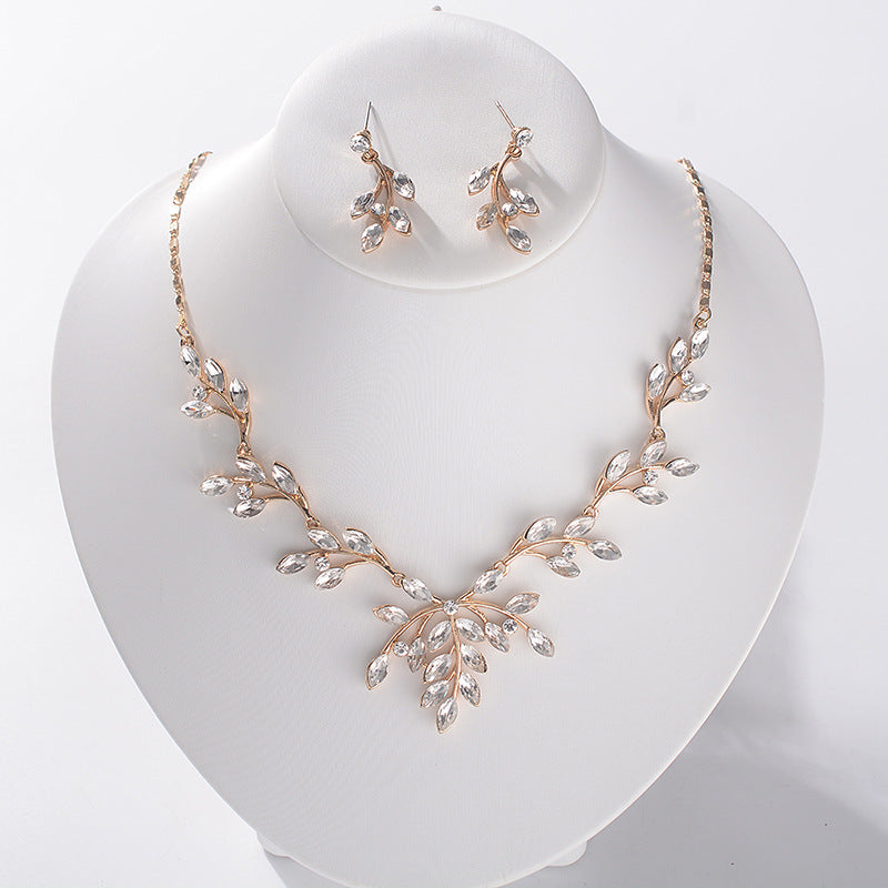 Set di collana e orecchini in lega con strass, con pendente a cuore a goccia in acrilico, su catena Singapore da donna