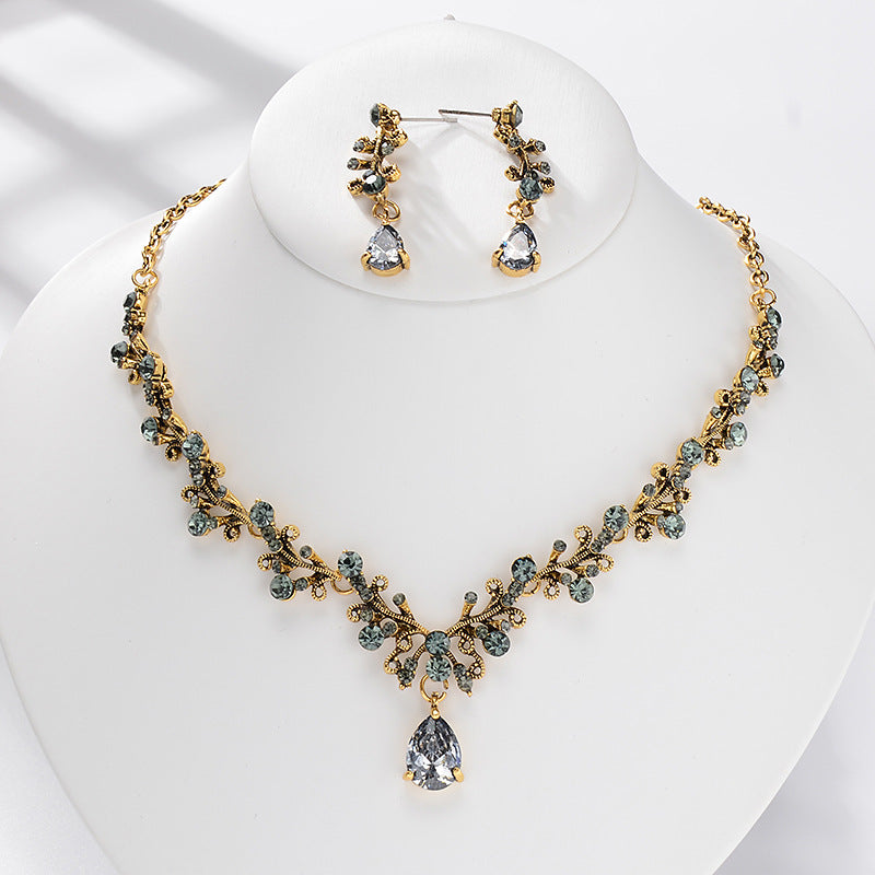 Graziosa collana e orecchini in lega con strass e zirconi cubici, con pendente in cristallo, da donna