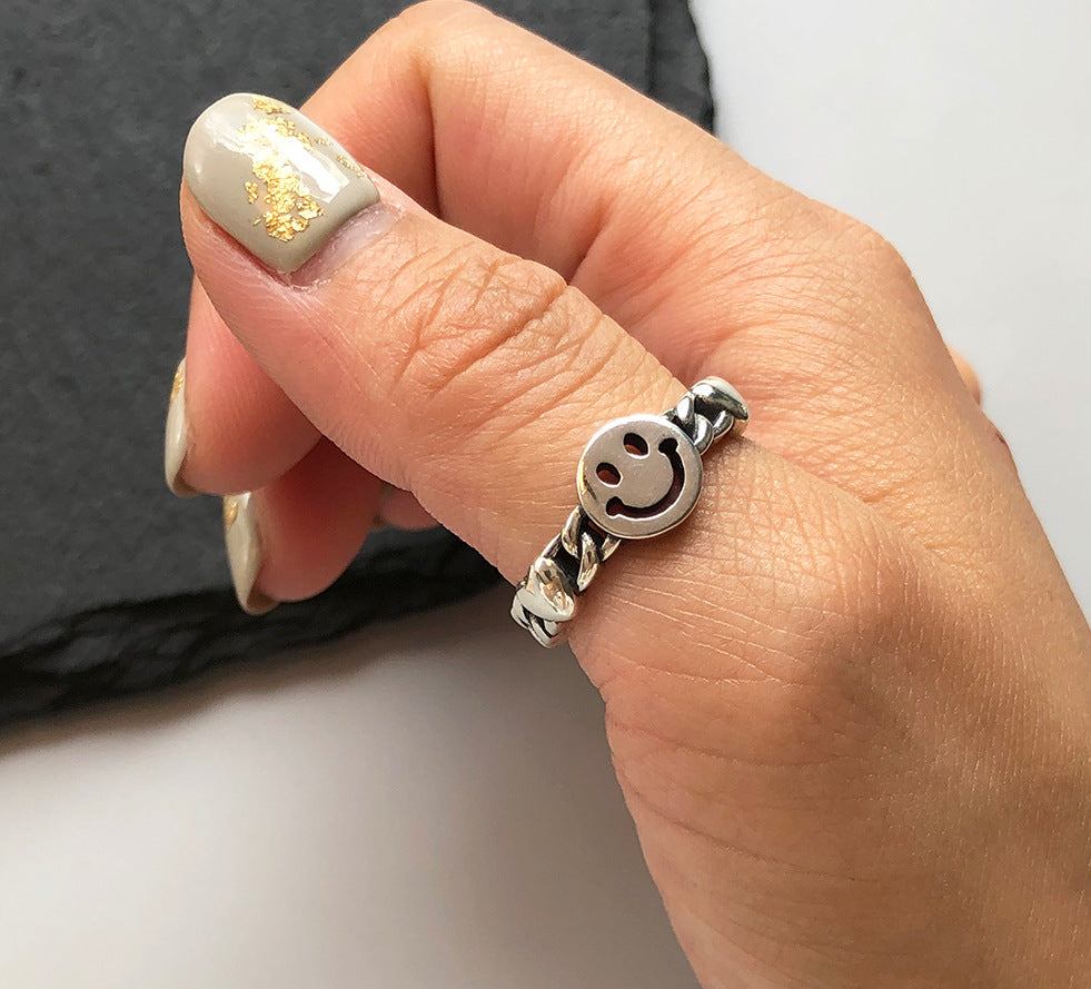 Anello da donna minimalista con lettera "Smile" in argento sterling 925
