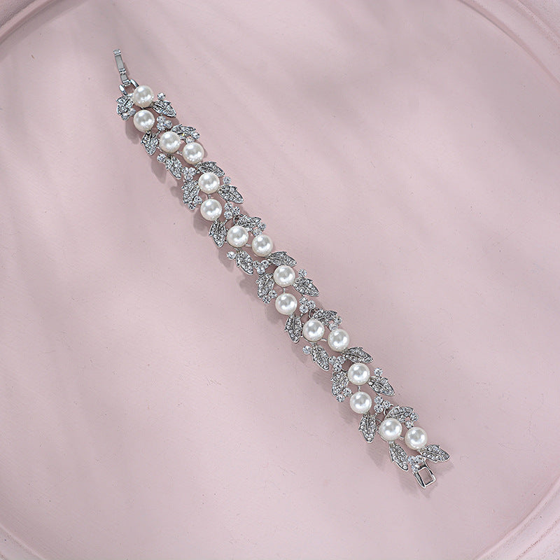 Pulsera de aleación chapada con perlas y diamantes de imitación florales dulces para mujer, fiesta de boda