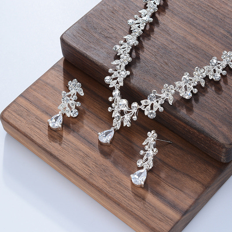 Conjunto de collar y pendientes de latón chapado, con colgante de circonita cúbica y estrás, diseño floral elegante y dulce, para mujer, boda, joyería nupcial