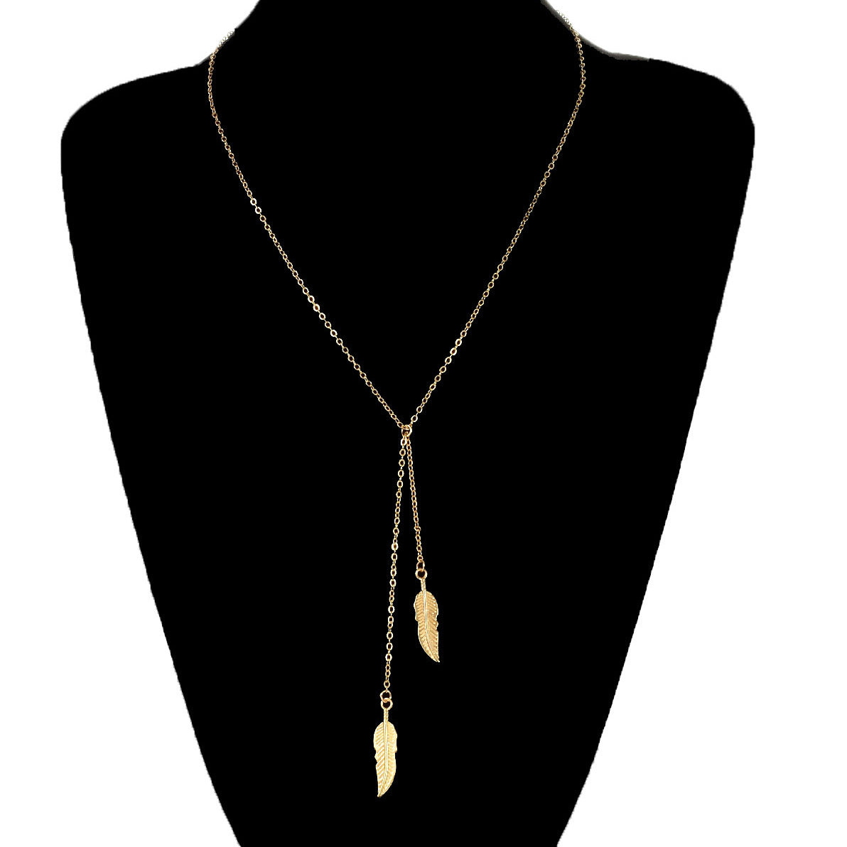 Minimalist Gold Tone Leaf Pendant Necklace for Women Short Clavicle Chain Cross Link Alloy Jewelry