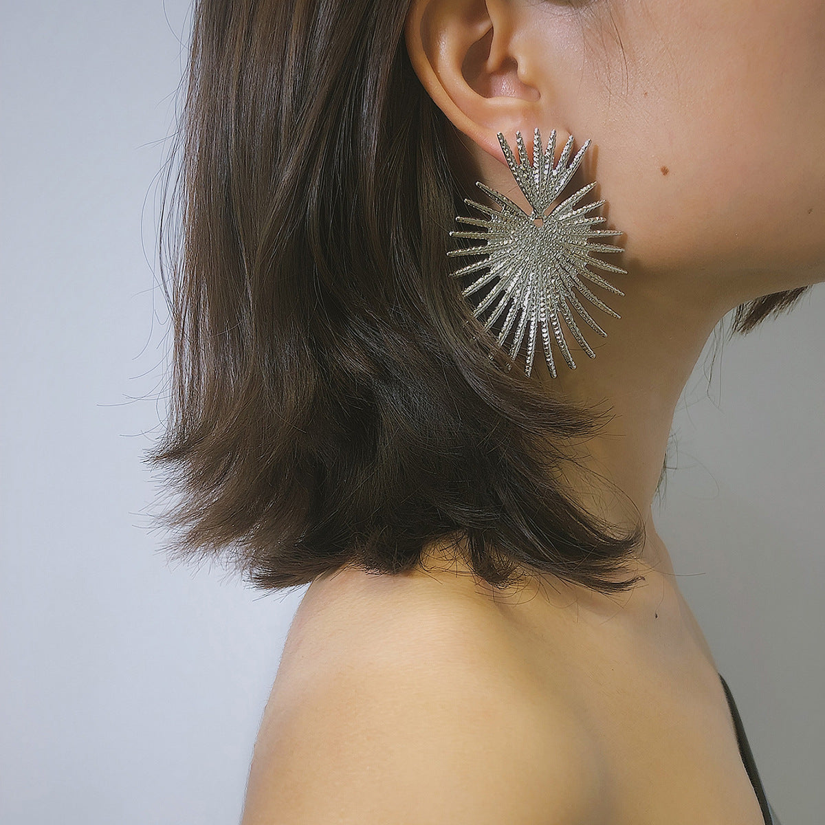 Pendientes geométricos de corazón minimalistas vintage para mujer de metal chapado