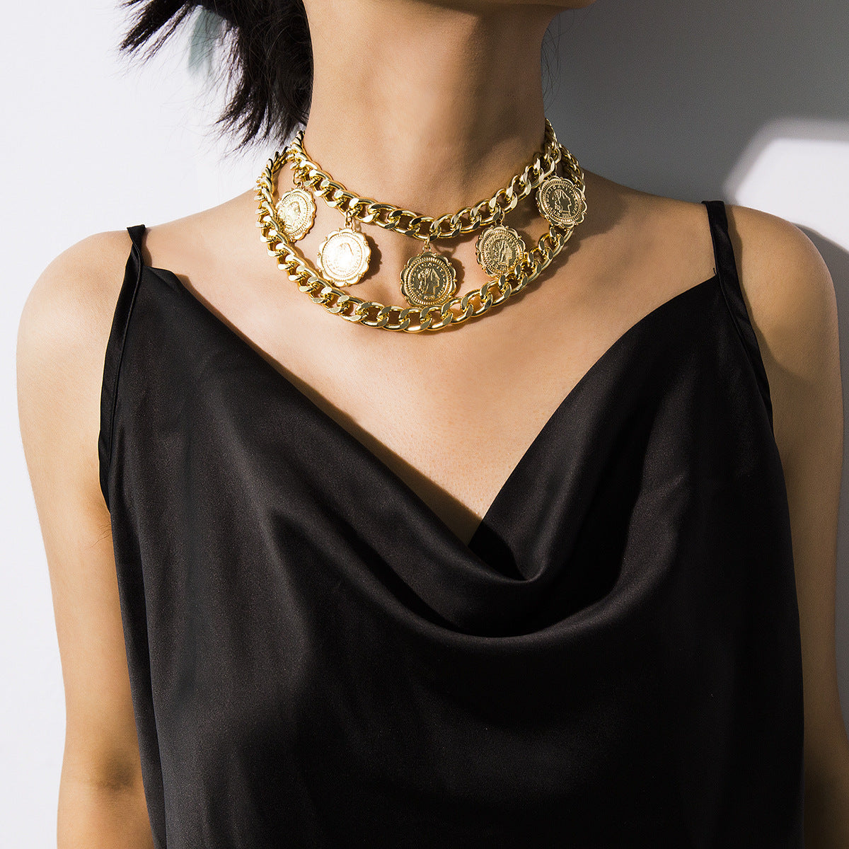 Collar con colgante de retrato en forma de U geométrico vintage punk para mujer con cadena cruzada de aleación