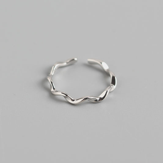 Anillo Minimalista de Plata de Ley 925 Pulida con Onda de Mobius Geométrica para Mujer