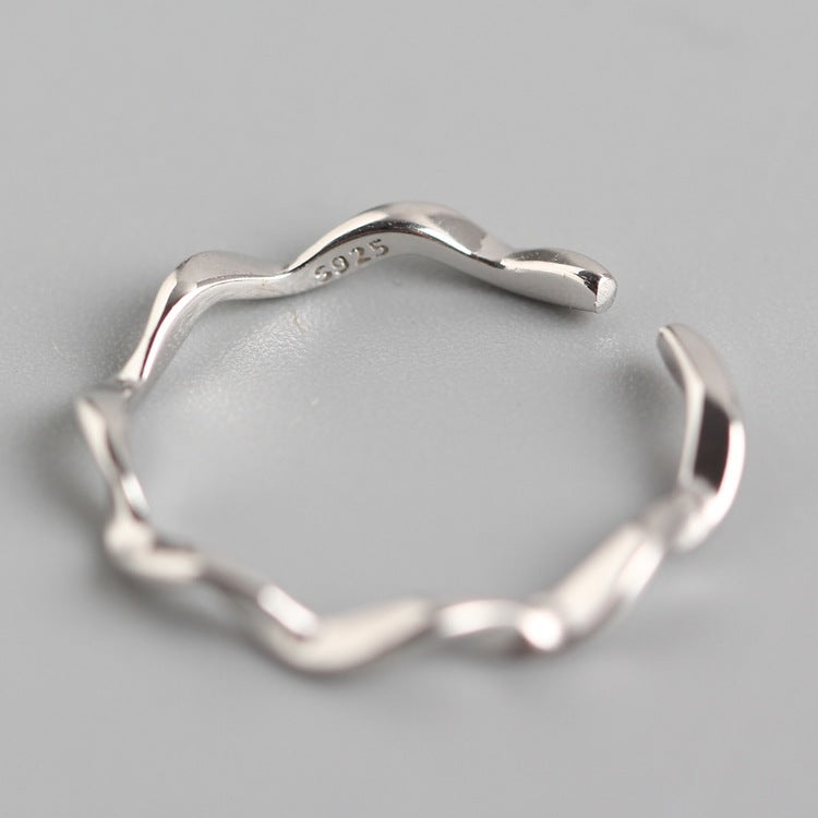 Minimalist S925 Sterling Silver Polished Geometric Mobius Wave Ring for Women