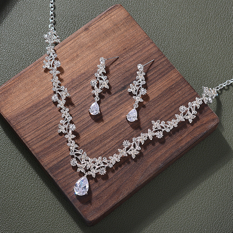 Set di Collana in Lega Floreale Dolce ed Elegante con Intarsi in Zirconia Cubica per Donne Gioielli da Sposa da Sera