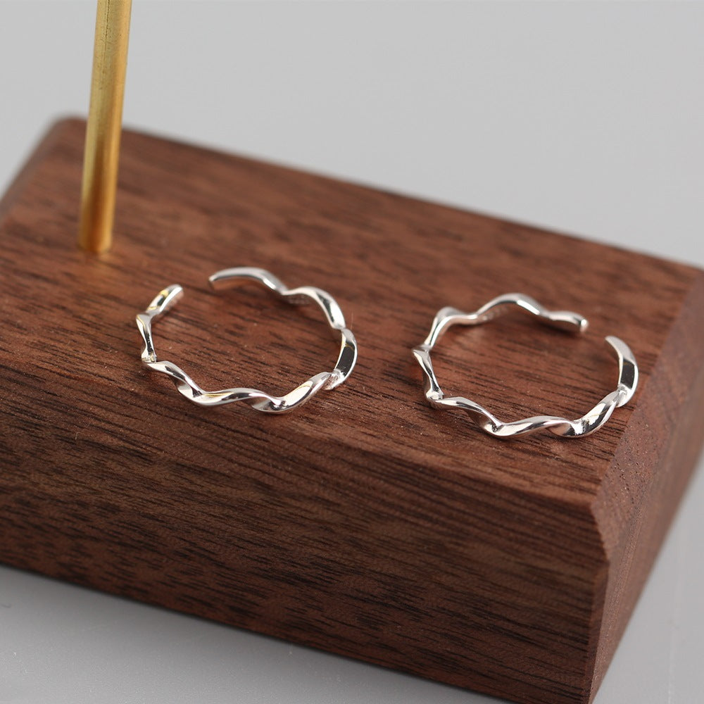 Minimalist S925 Sterling Silver Polished Geometric Mobius Wave Ring for Women