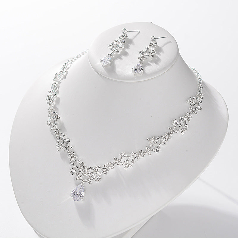 Set di Collana in Lega Floreale Dolce ed Elegante con Intarsi in Zirconia Cubica per Donne Gioielli da Sposa da Sera