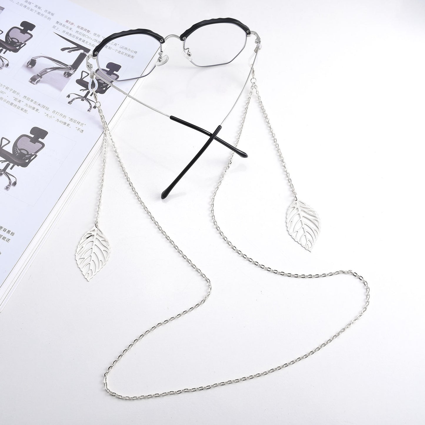 Elegant Leaf and Mask Pendant Alloy Eyeglass Chain for Women