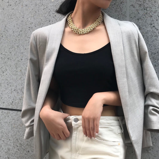 Collar con colgante de cruz geométrica audaz para mujer - Joyería llamativa con cadena de malla ancha de hierro galvanizado