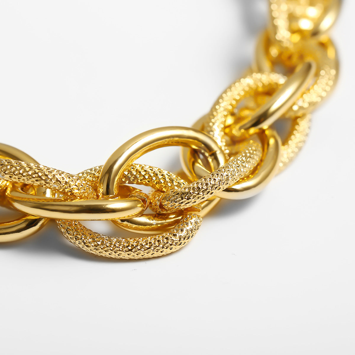 Vintage Minimalist Geometric Twisted Plate Chain Necklace for Women