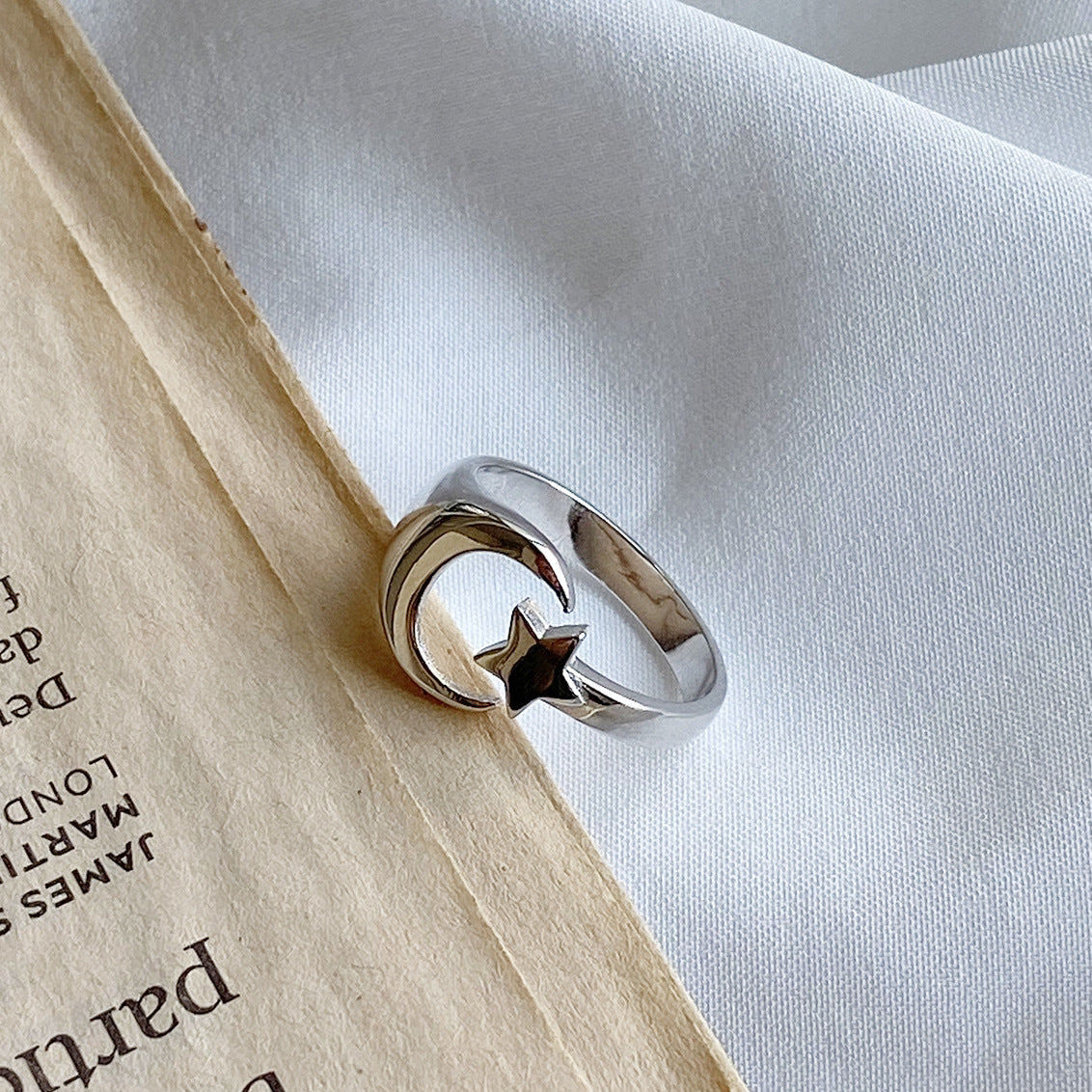 Anillo minimalista de plata de ley 925 con diseño de corazón, estrella y luna para mujer