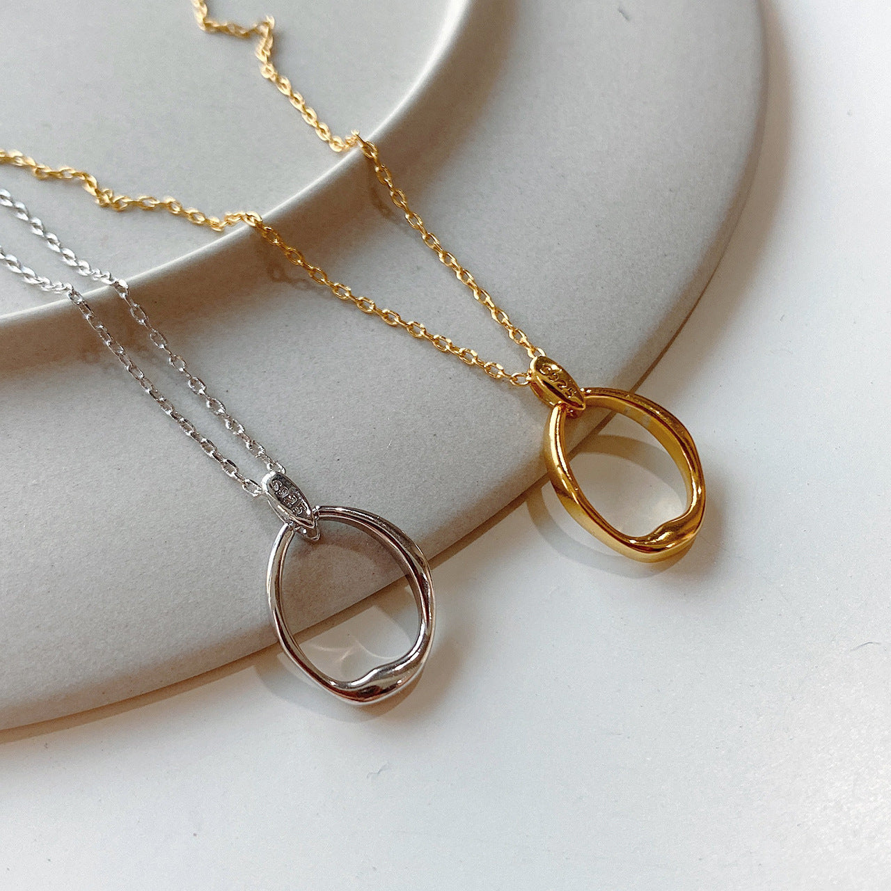 Collar Minimalista Dulce de Plata de Ley 925 con Diseño Irregular Geométrico