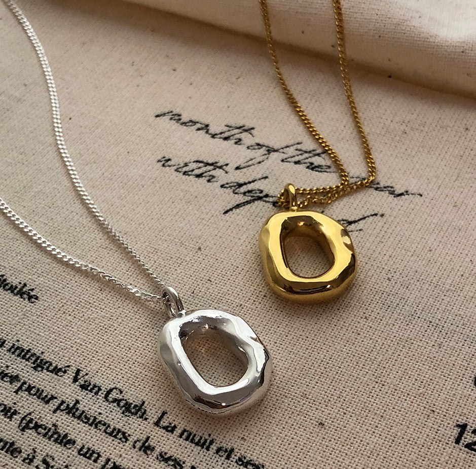 Collar con colgante minimalista de donut ovalado geométrico de plata de ley 925 con cadena de bolas chapada en oro