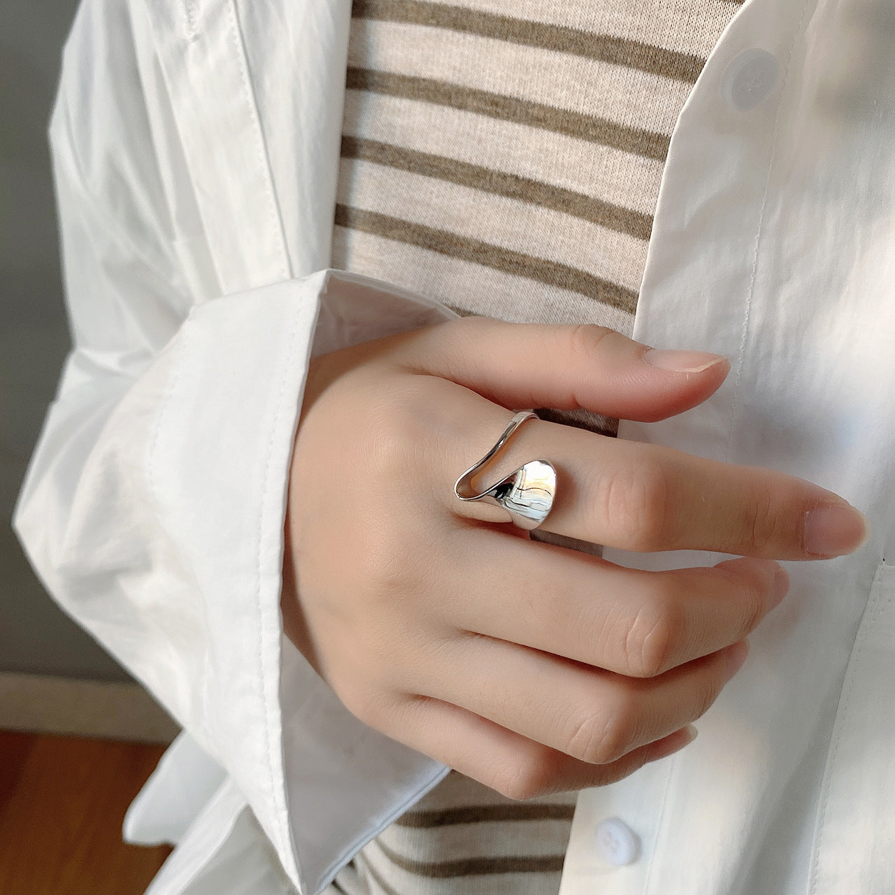 Anillo de corazón trenzado dulce y minimalista de plata de ley 925 para mujer