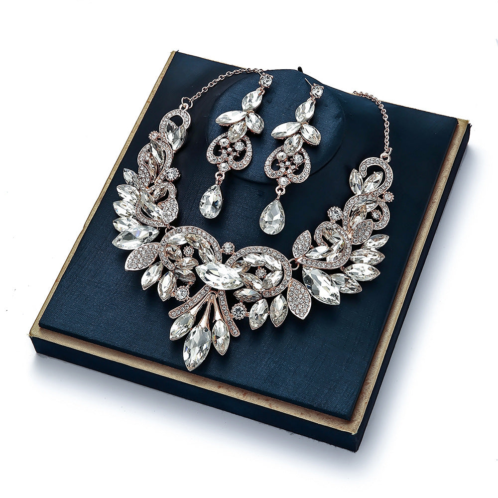 Set Collana e Orecchini da Donna con Fiori, Fresco e Delicato, in Lega, con Intarsio di Strass e Catena a Sfera Placcata