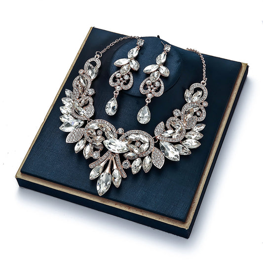 Set Collana e Orecchini da Donna con Fiori, Fresco e Delicato, in Lega, con Intarsio di Strass e Catena a Sfera Placcata