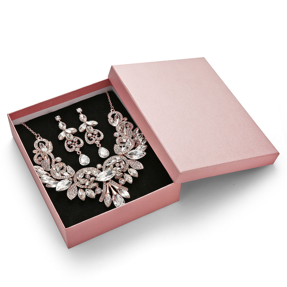 Set Collana e Orecchini da Donna con Fiori, Fresco e Delicato, in Lega, con Intarsio di Strass e Catena a Sfera Placcata