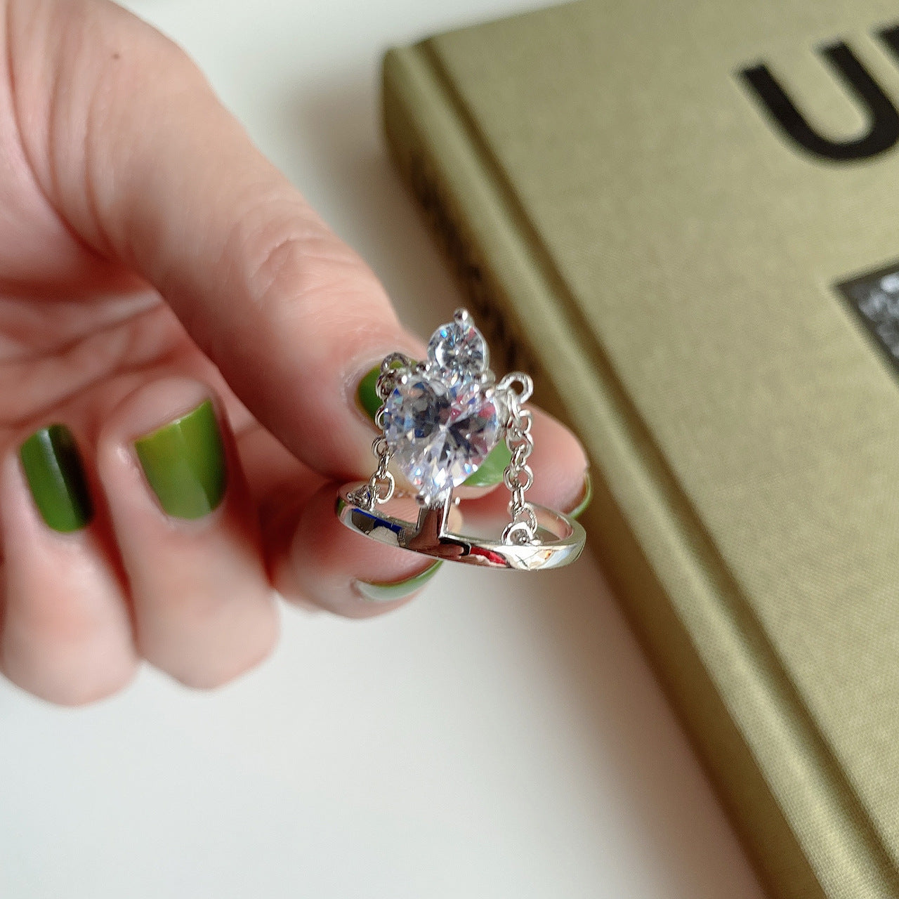Anillo Minimalista de Lujo de Plata Esterlina 925 con Incrustaciones de Circonita Cúbica en Forma de Corazón y Corona para Mujer