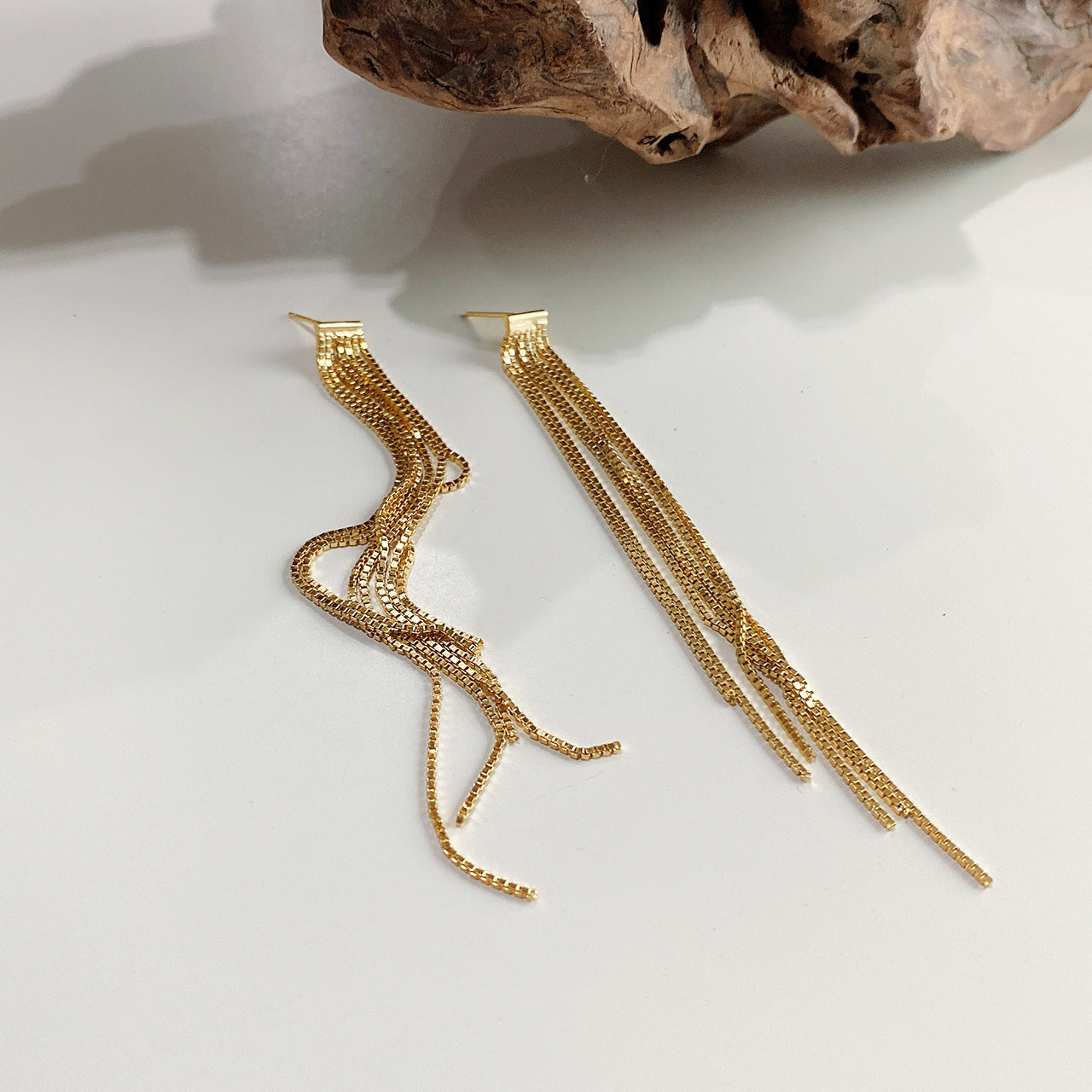 Pendientes minimalistas de plata de ley 925 chapados en oro con incrustaciones de perlas y borlas