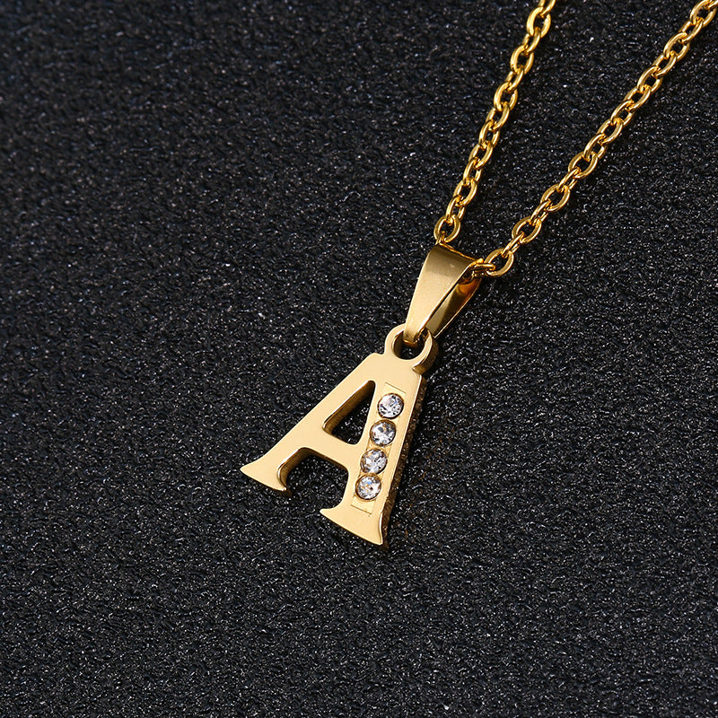 Collana con ciondolo a lettera minimalista da donna, catena a O in acciaio al titanio con intarsi in strass, regalo casual alla moda per fidanzata o migliore amica