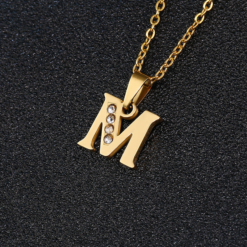Collana con ciondolo a lettera minimalista da donna, catena a O in acciaio al titanio con intarsi in strass, regalo casual alla moda per fidanzata o migliore amica